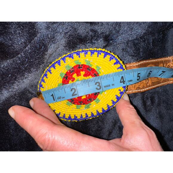 VINTAGE UNISEX WESTERN TOOLED LEATHER BELT W/ YELLOW NATIVE BEADED BUCKLE 30